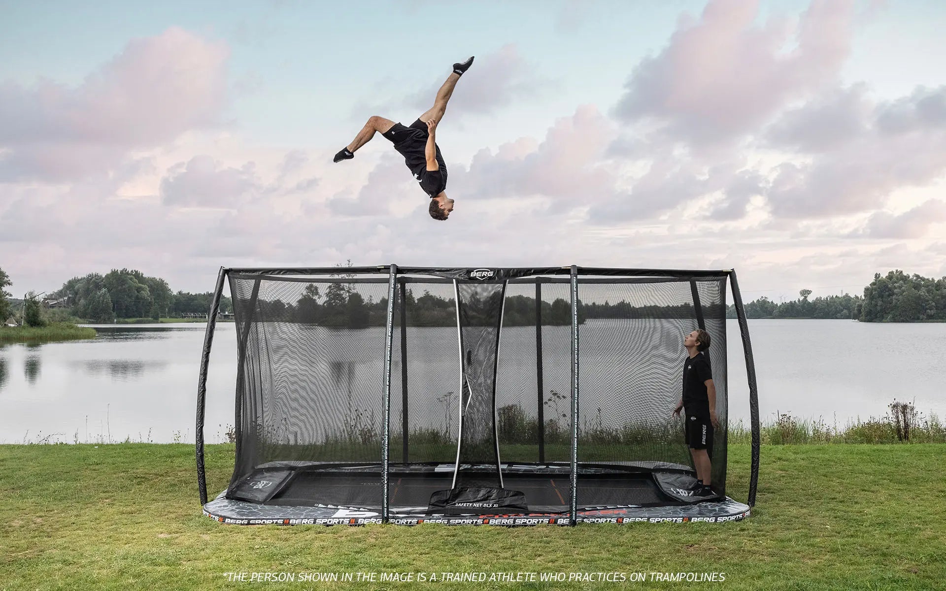 BERG SPORTS Ultim Pro Bouncer FlatGround 500 + Safety Net XL