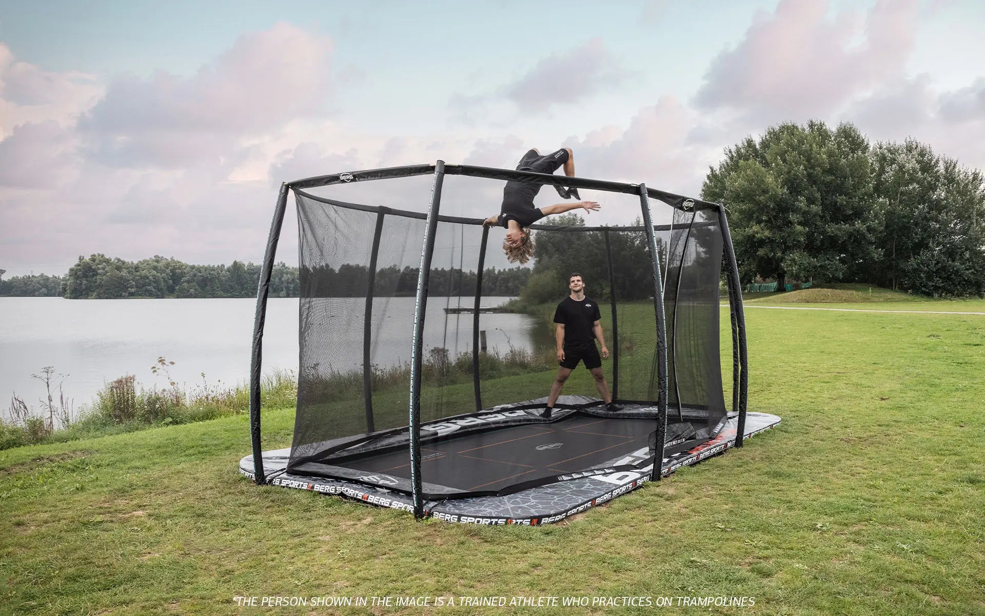 BERG SPORTS Ultim Pro Bouncer FlatGround 500 + Safety Net XL