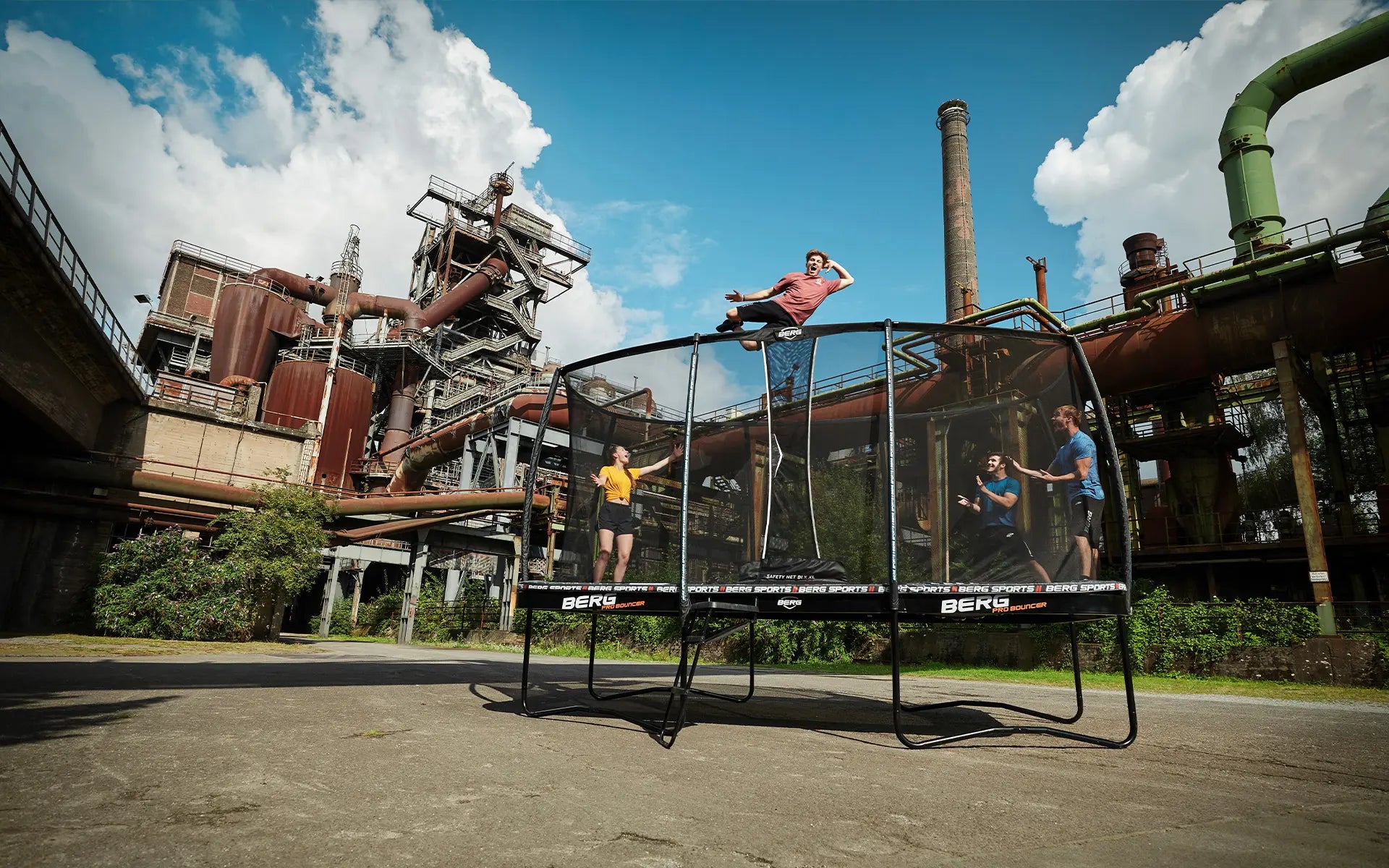 BERG SPORTS Ultim Pro Bouncer Regular 500 + Safety Net XL