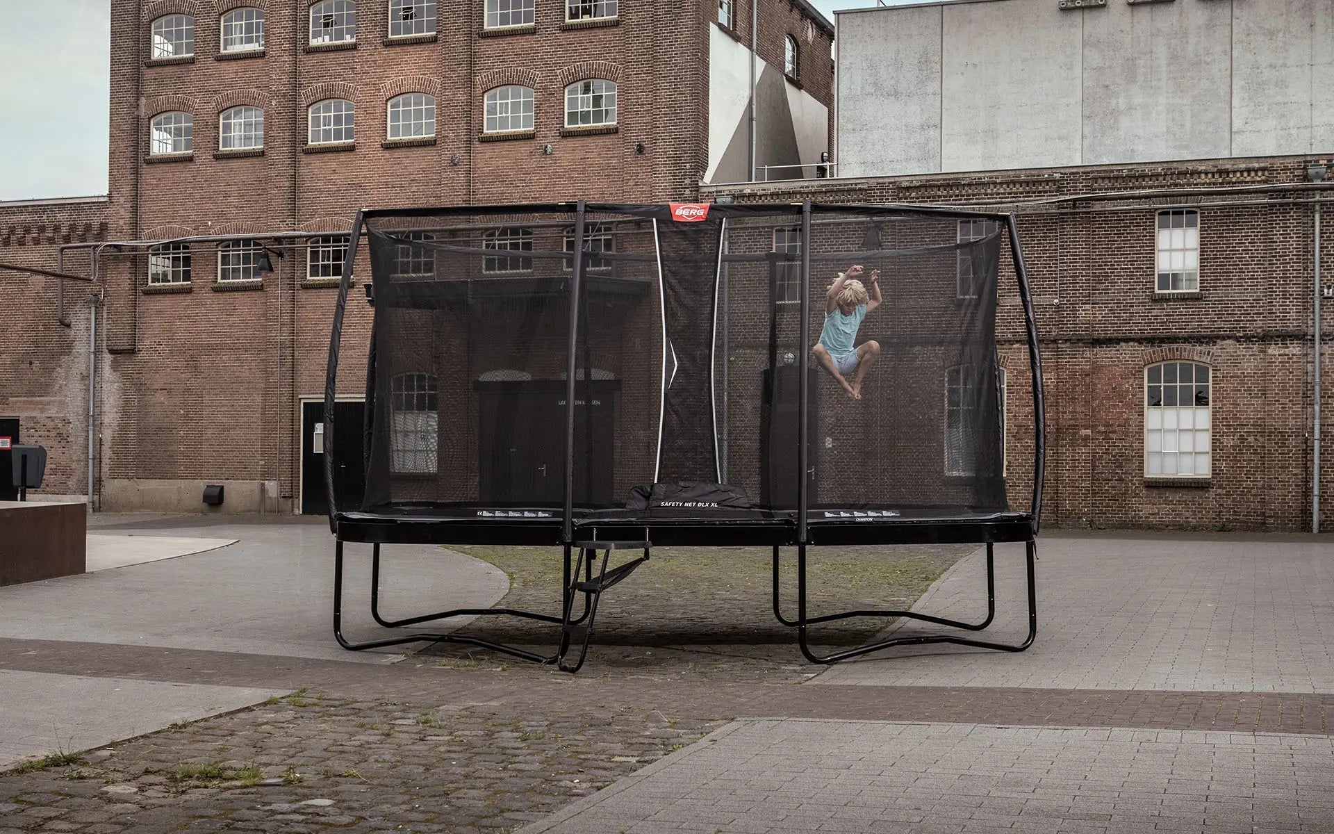 BERG Ultim Champion Regular 330 Grey + Safety Net Deluxe